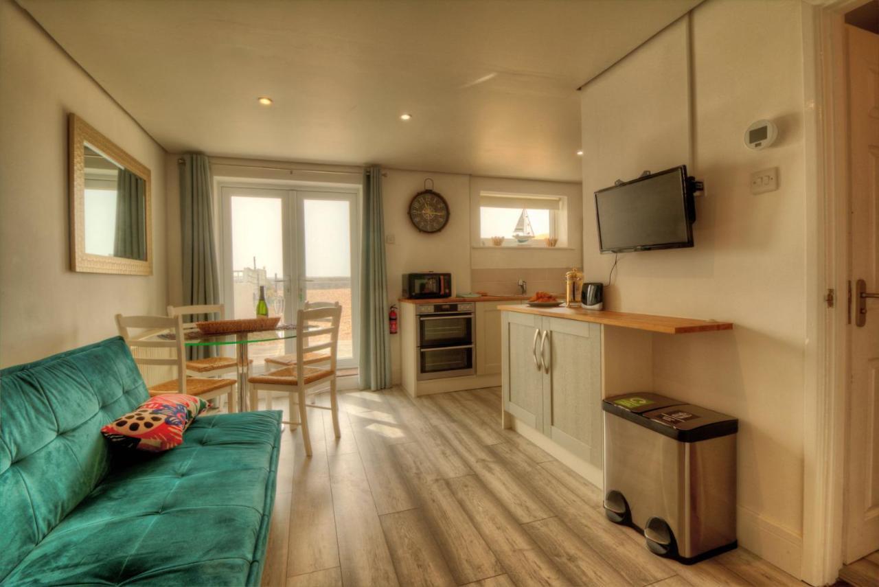 Pass The Keys Shore To Please - Sea Views And Beach Front Modern 1Bed Apt With Sofabed Portsmouth Luaran gambar
