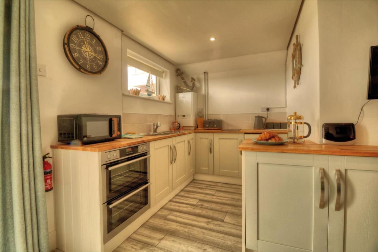 Pass The Keys Shore To Please - Sea Views And Beach Front Modern 1Bed Apt With Sofabed Portsmouth Luaran gambar